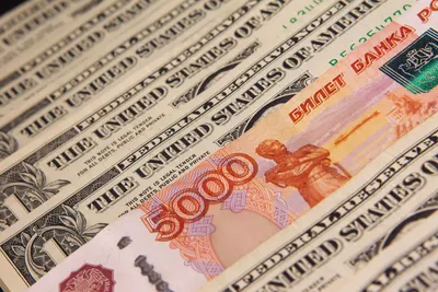 Эксперты рассказали, что делать с долларами и евро