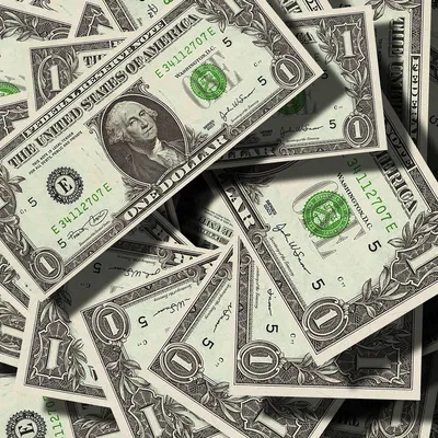 Доллары в мужской руке и на столе. Концепция заработка фотография Stock |  Adobe Stock