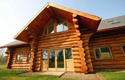 Двухэтажный деревянный дом (оцилиндрованное бревно) 230 кв. м (049)