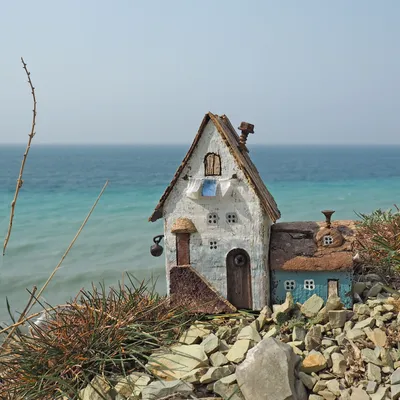 Домик у моря. Скульптура из дерева. House by the sea | Cosy house, Coastal  design, Driftwood art