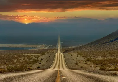 Обои на рабочий стол Уходящая вдаль дорога, Долина смерти / Death Valley,  штат Калифорния, США / USA, обои для рабочего стола, скачать обои, обои  бесплатно