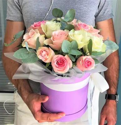 Букет роз с эвкалиптом и гиперикума - Доставкой цветов в Москве! 20984  товаров! Цены от 487 руб. Цветы Тут