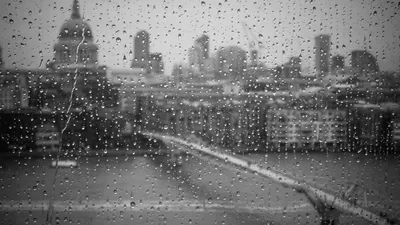 Скачать обои город, дождь, машины, пасмурно, the city разрешение 1600x1200  #42865