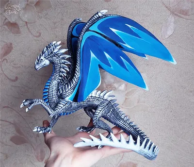 Серебряный дракон с голубыми крыльями | Фигурка дракона | Пикабу