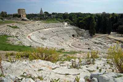 Осовремененный древнегреческий театр