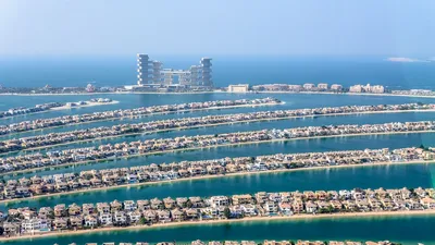 Обои на рабочий стол Высотки города Дубай в облаках, ОАЭ (Dubai, AUE), обои  для рабочего стола, скачать обои, обои бесплатно