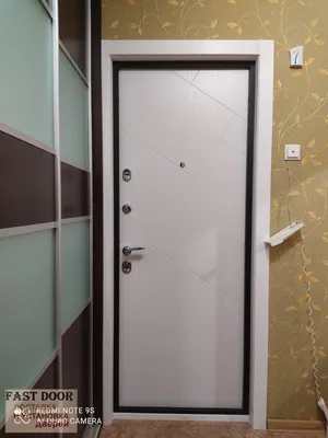 Металлическая входная дверь в квартиру URBAN с Зеркалом - Сандал белый