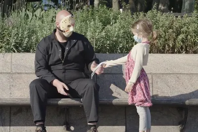 Маньяк Джейсон Вурхиз из «Пятницы 13-е» снялся в социальной рекламе о  пользе защитных масок в общественных местах