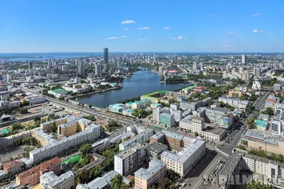 В Екатеринбурге запустили новый светомузыкальный фонтан на Плотинке |  Уральский меридиан
