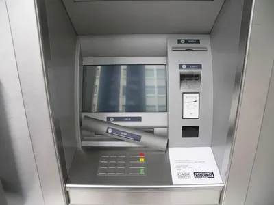 Названы страны, в которых россиянам опасно снимать деньги в банкоматах —  URA.RU