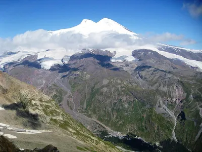 Пик горы Эльбрус Сноуи Природа и горный ландшафт Северного Кавказа Стоковое  Изображение - изображение насчитывающей бобра, перемещение: 162745823