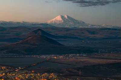 Пик горы Эльбрус Сноуи Природа и горный ландшафт Северного Кавказа Стоковое  Изображение - изображение насчитывающей бобра, перемещение: 162745823