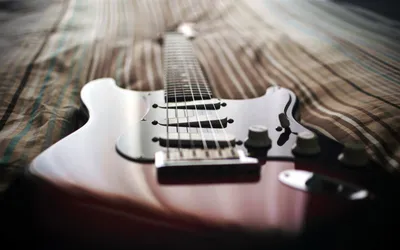 электрогитара на черном фоне Стоковое Изображение - изображение  насчитывающей гитара, электрическо: 217490925