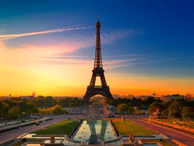 Иллюминация Эйфелевой Башни Ночью В Париже Франция — стоковые фотографии и  другие картинки Эйфелева башня - iStock