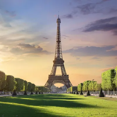 Елисейские поля в Париже- 2022