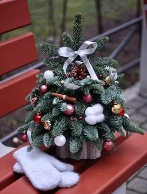 Купить елку наряженную с доставкой по СПб | Новогодние ели из нобилиса