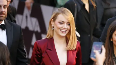 Emma Stone, Mark Ruffalo and more step out for 'Poor Things' premiere - ABC  News