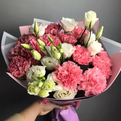 11 розовых веток эустомы в коробке купить с доставкой по Днепру |  royal-flowers.dp.ua