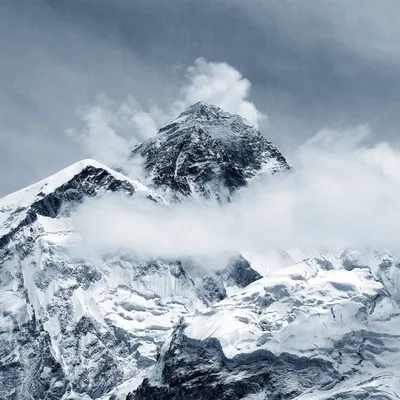 Скачать 1600x1200 пик, вершина, горы, веревки, ткань, непал, эверест обои,  картинки