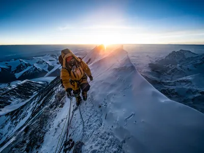 Эверест, на вершине стоит ноев …» — создано в Шедевруме