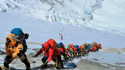 New Rules Could Determine Who Gets to Climb Everest | Smart News|  Smithsonian Magazine