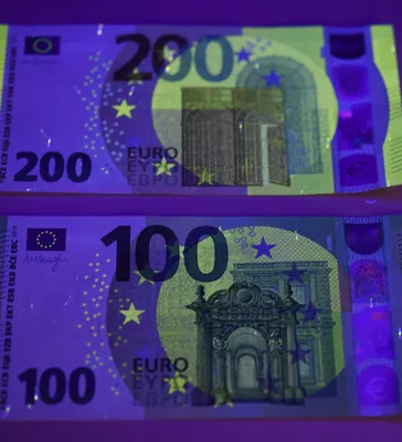 Стопка банкнот - 500 евро шоколад фигурный белый | Шоколадная фабрика  Конфаэль