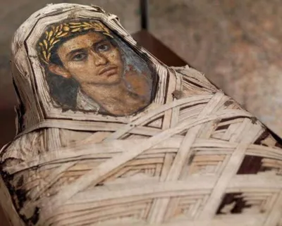 Файл:Mummy Portrait- Woman with Necklace - Google Art Project.jpg —  Википедия