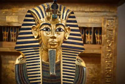Статуя фараона стоковое изображение. изображение насчитывающей усыпальница  - 42224185