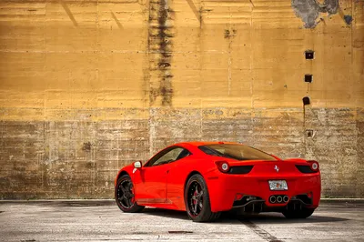 Ferrari 458 Italia — стоковые фотографии и другие картинки Автомобиль -  Автомобиль, Вид спереди, Водить - iStock
