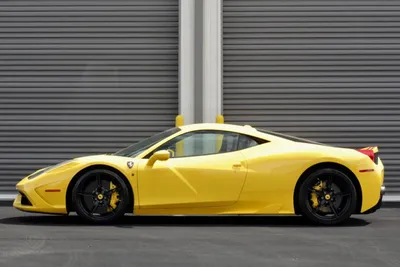 Ferrari 458 Italia — стоковые фотографии и другие картинки Автостоянка -  Автостоянка, Без людей, Горизонтальный - iStock