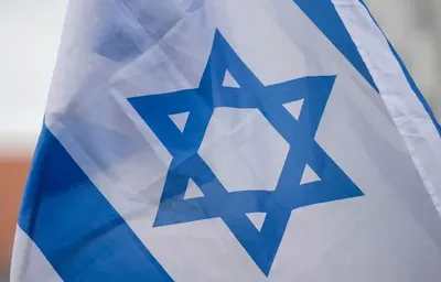 Векторная иллюстрация флага Израиля на белом фоне. Государственный флаг  Израиля . Векторное изображение ©Stock_Ninja_Studio 266996472