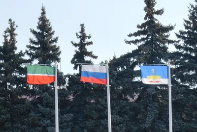 Реалистичный флаг татарстана 3d визуализация татарстана изолированная или  3d иллюстрация развевающегося флага | Премиум PSD Файл