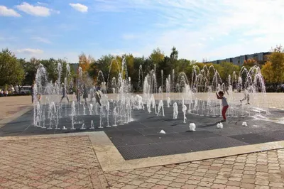 На Соборной площади в Твери запустили световое и музыкальное сопровождение  фонтана | официальный сайт «Тверские ведомости»