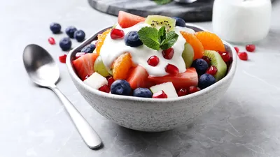 Салат из фруктов: рецепт, как приготовить фруктовый салат в домашних  условиях - 20 августа 2022 - Sport24