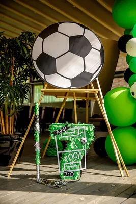 Шары в стиле футбольных мячей с фольгированными зелеными звездами - купить  в Москве | SharFun.ru