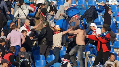 Массовая драка футбольных фанатов в Москве попала на видео - Мослента