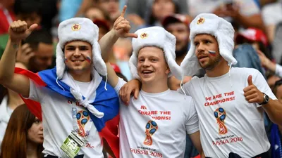 Это не наша война!\": Польские болельщики вывесили антиукраинские баннеры -  Российская газета