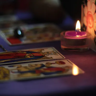 Святочные гадания с 6 по 19 января: магические обряды со свечами и заговор  на воду - KP.RU