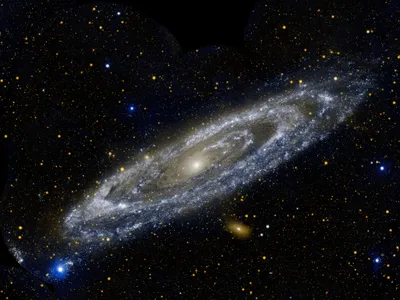 Крутая яркая галактика обои …» — создано в Шедевруме