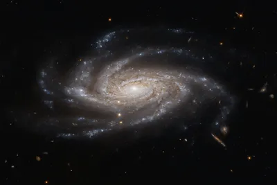 Спиралевидная галактика,на орбите,…» — создано в Шедевруме