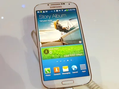 Samsung Galaxy S4 preview: a bigger, faster upgrade to the world's most  popular Android phone | The Verge