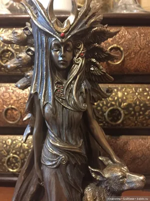 Статуэтка \"Геката - богиня волшебства и всего таинственного\" Veronese -  купить в Москве, цены на Мегамаркет