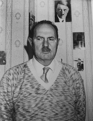 Адольф Гитлер и его личный архитектор Альберт Шпеер в Париже вскоре после  поражения Франции. | Энциклопедия Холокоста