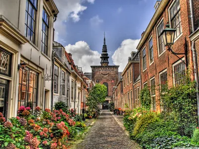 Перемещение Европы: Амстердам, Голландия, дом на реке Редакционное Стоковое  Фото - изображение насчитывающей славно, раньше: 117365913