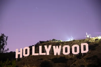 Известный знак Голливуда на горе в Голливуде Калифорнии Редакционное  Стоковое Изображение - изображение насчитывающей кино, напольно: 106233714