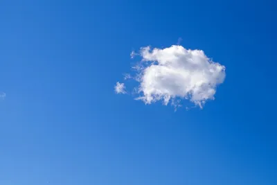 облака с красивым естественным голубым фоном неба, фон голубого неба,  реалии голубое небо, небо фон картинки и Фото для бесплатной загрузки