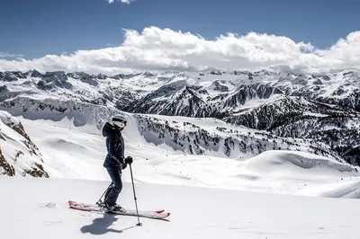 Обои лыжник, лыжи, спорт, снег, горы картинки на рабочий стол, фото скачать  бесплатно