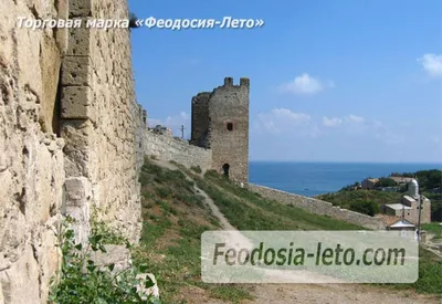 Феодосия – город на берегу Чёрного моря, «выживающий» туризмом | Не сидится