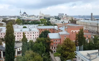 Город Воронеж. Фотографии Воронежа. Фото ночного Воронежа. История Воронежа.  Города России. Этюлы о Воронеже. Где находится. Что интересного в Воронеже.  Справа от Никольской церкви Адмиралтейская площадь. Дворец творчества детей  и молодёжи и