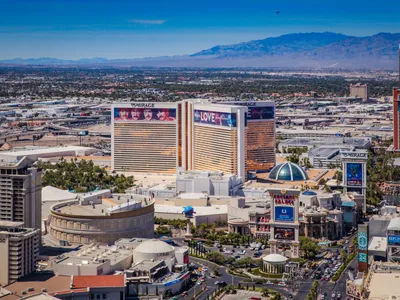 Лас-Вегас: обратная сторона города грехов. Что скрывает город за яркими  вывесками и куда сходить помимо казино? | TravelTi | Дзен